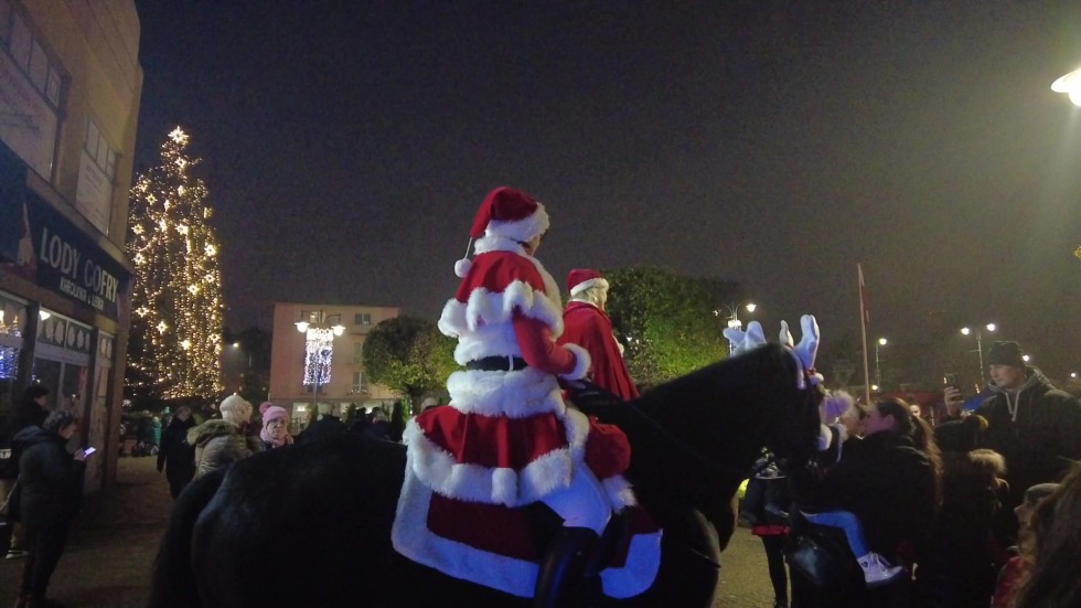 Malbork. Miejska Zabawa Mikołajkowa i iluminacja choinki 06.12.2022