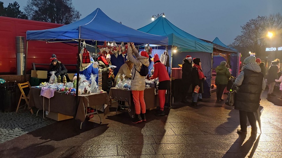 Malbork. Miejska Zabawa Mikołajkowa i iluminacja choinki 06.12.2022