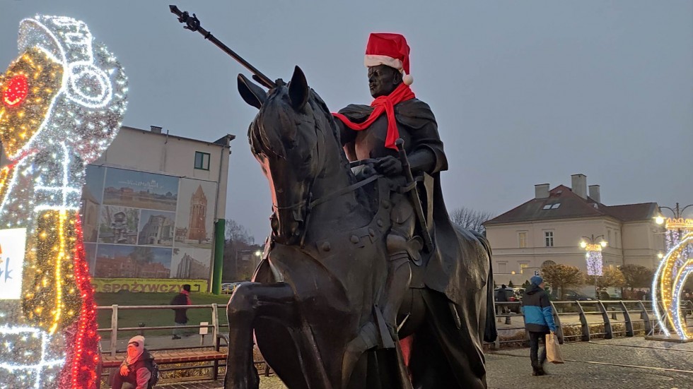 Malbork. Miejska Zabawa Mikołajkowa i iluminacja choinki 06.12.2022