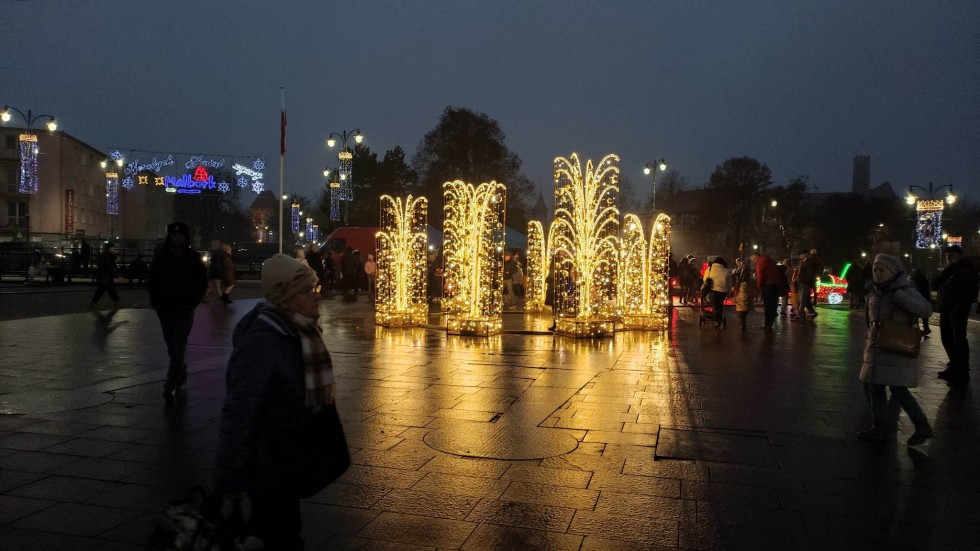 Malbork. Miejska Zabawa Mikołajkowa i iluminacja choinki 06.12.2022