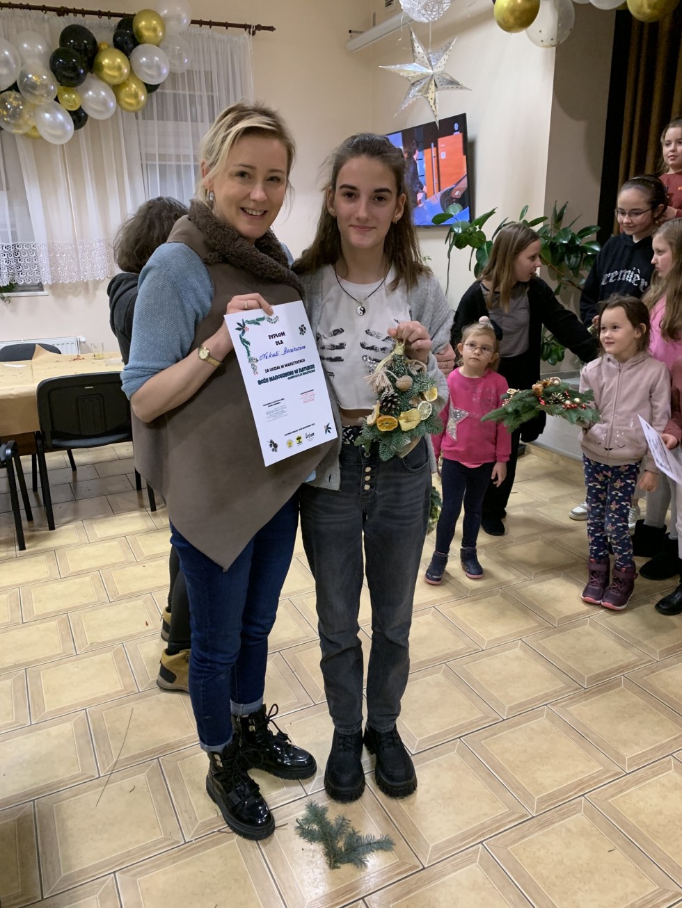 Gmina Malbork. Świąteczne warsztaty florystyczne – cuda z natury.