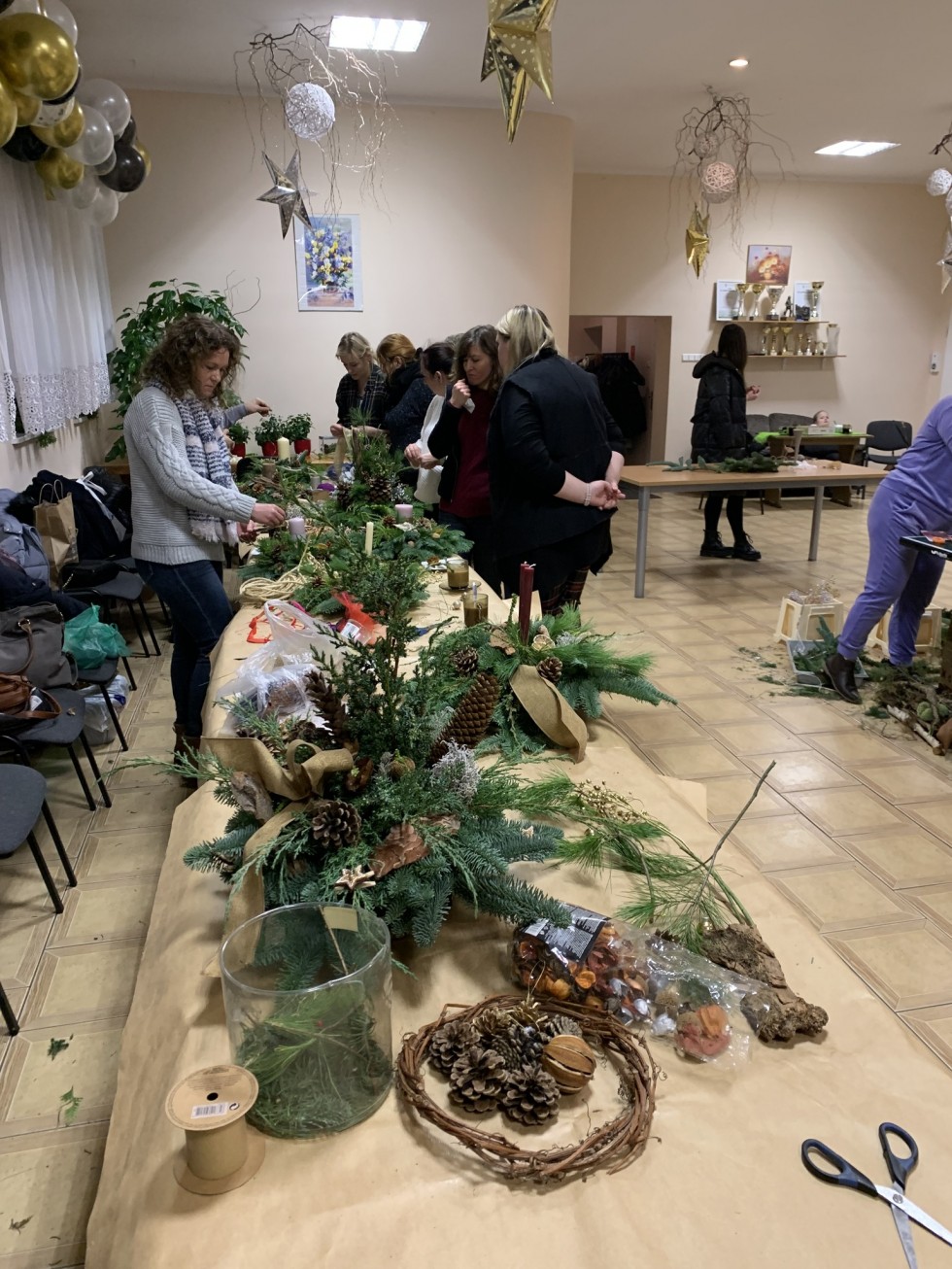 Gmina Malbork. Świąteczne warsztaty florystyczne – cuda z natury.