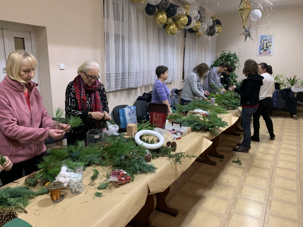 Gmina Malbork. Świąteczne warsztaty florystyczne – cuda z natury.