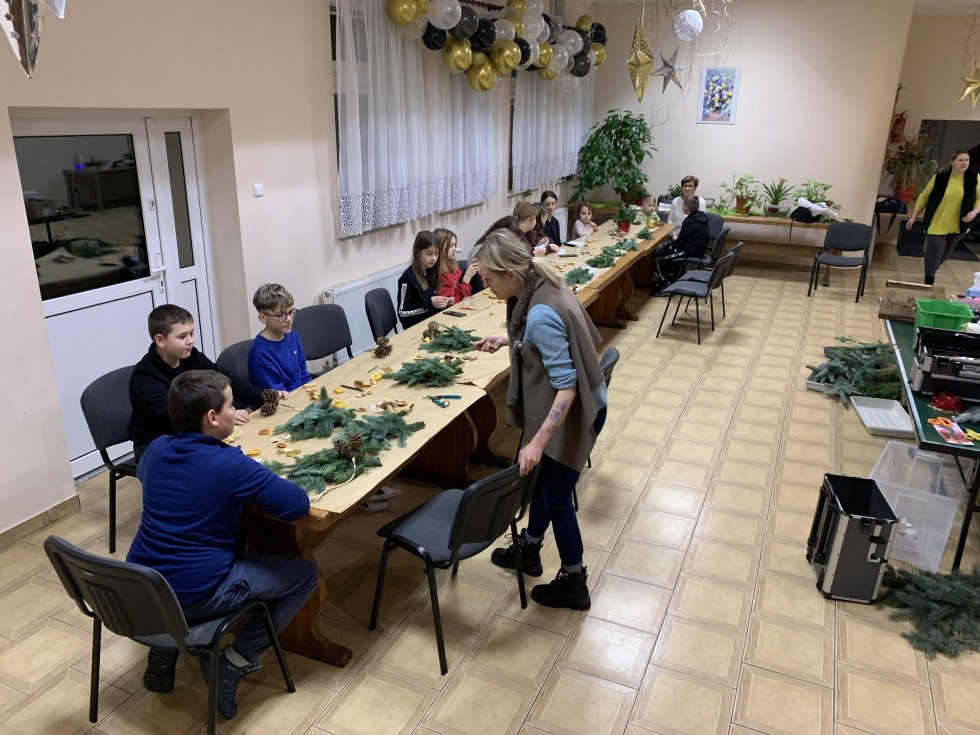 Gmina Malbork. Świąteczne warsztaty florystyczne – cuda z natury.