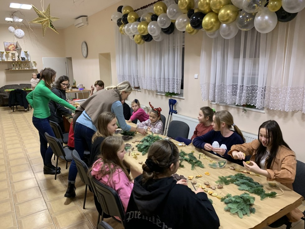 Gmina Malbork. Świąteczne warsztaty florystyczne – cuda z natury.