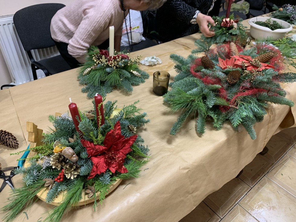 Gmina Malbork. Świąteczne warsztaty florystyczne – cuda z natury.