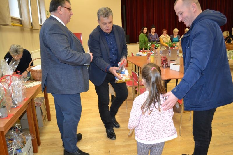 Gmina Stare Pole. Tradycja łączy pokolenia – warsztaty bożonarodzeniowe.