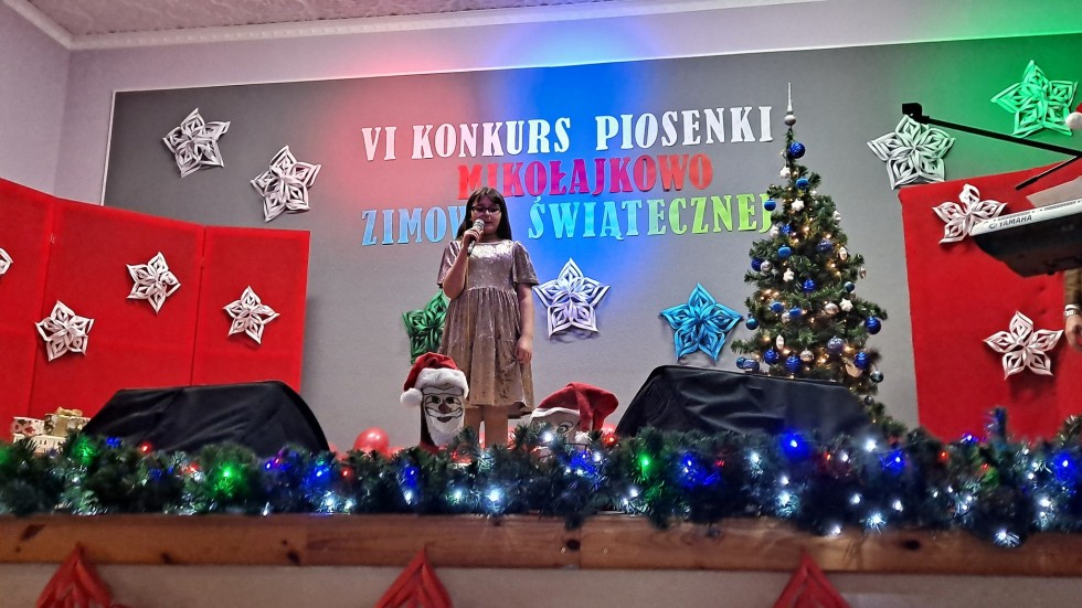 Gmina Stare Pole. Sukces Weroniki Drezner w konkursie piosenek świątecznych.