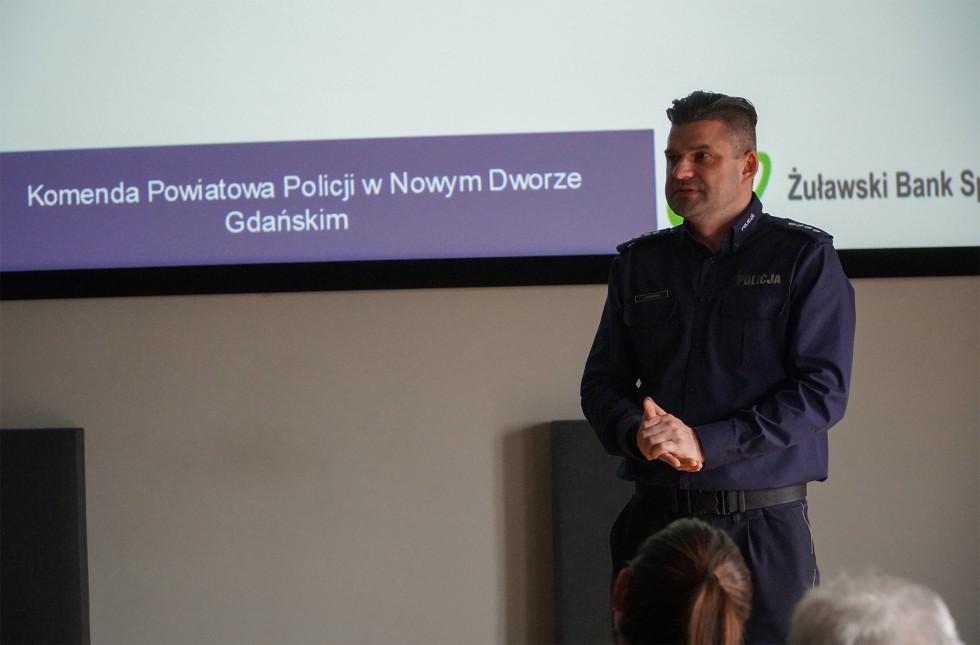 Bezpieczna bankowość internetowa – debata społeczna z udziałem policjantów i przedstawicieli sektora bankowego.