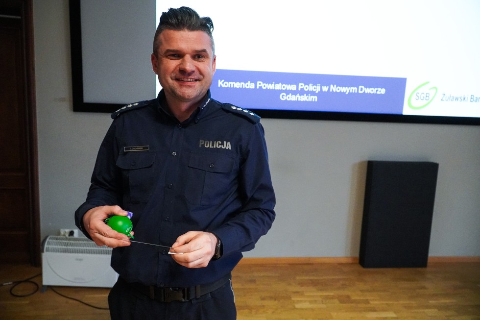 Bezpieczna bankowość internetowa – debata społeczna z udziałem policjantów i przedstawicieli sektora bankowego.