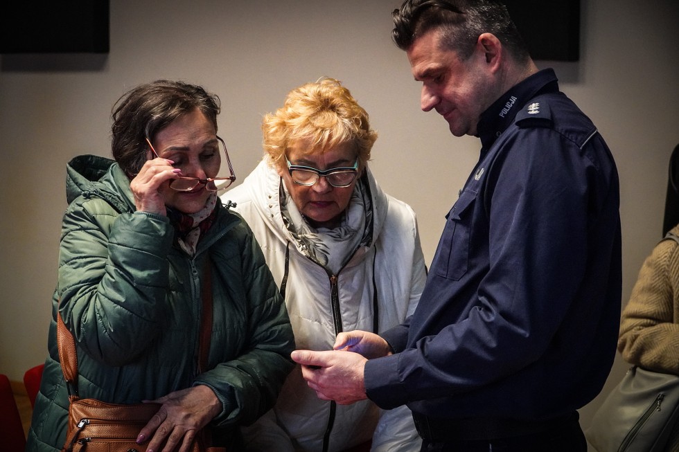 Bezpieczna bankowość internetowa – debata społeczna z udziałem policjantów i przedstawicieli sektora bankowego.