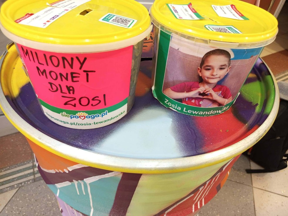 Miliony monet dla Zosi – uczniowie Technikum nr 3 w Malborku wspierają małą bohaterkę.