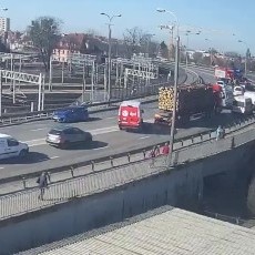 Zderzenie dwóch aut na wiadukcie w Malborku 09.03.2026 - foto