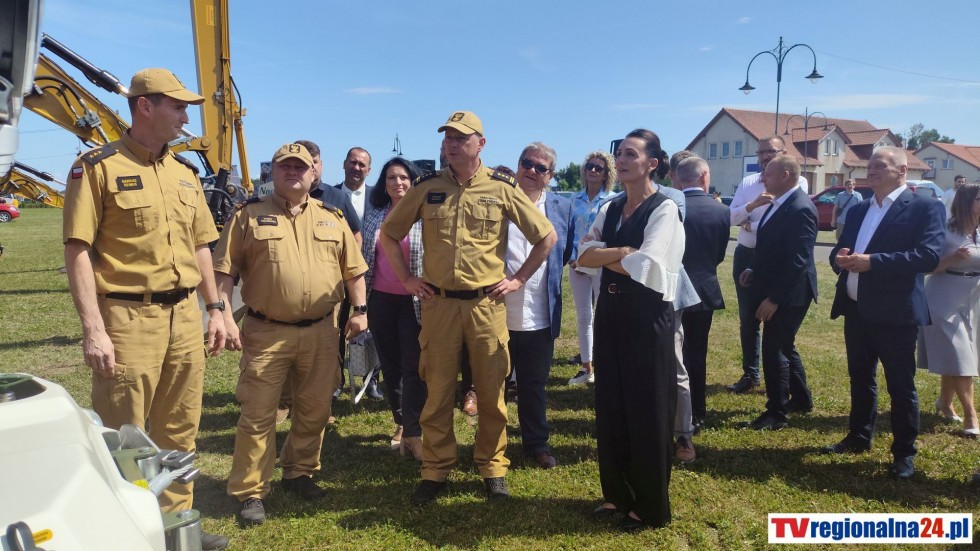 Nowoczesny sprzęt dla samorządów. W Nowym Stawie zaprezentowano efekty…