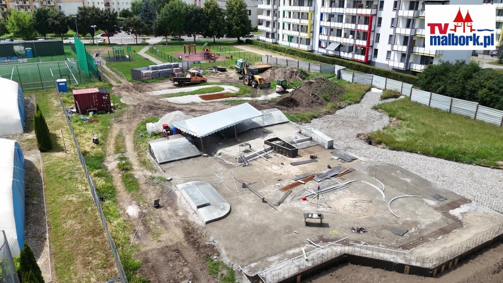 Nowa przestrzeń sportowa przy Orliku w Malborku. Trwa budowa skateparku…