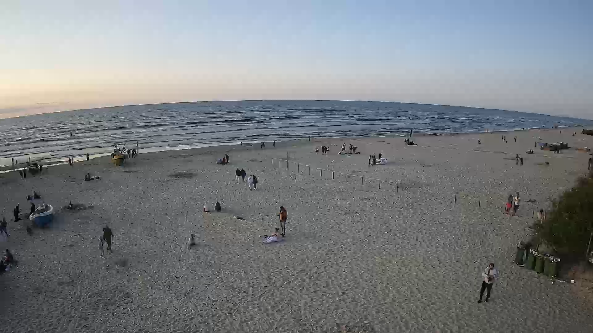 Jantar plaża wschód. Kamera na żywo. 