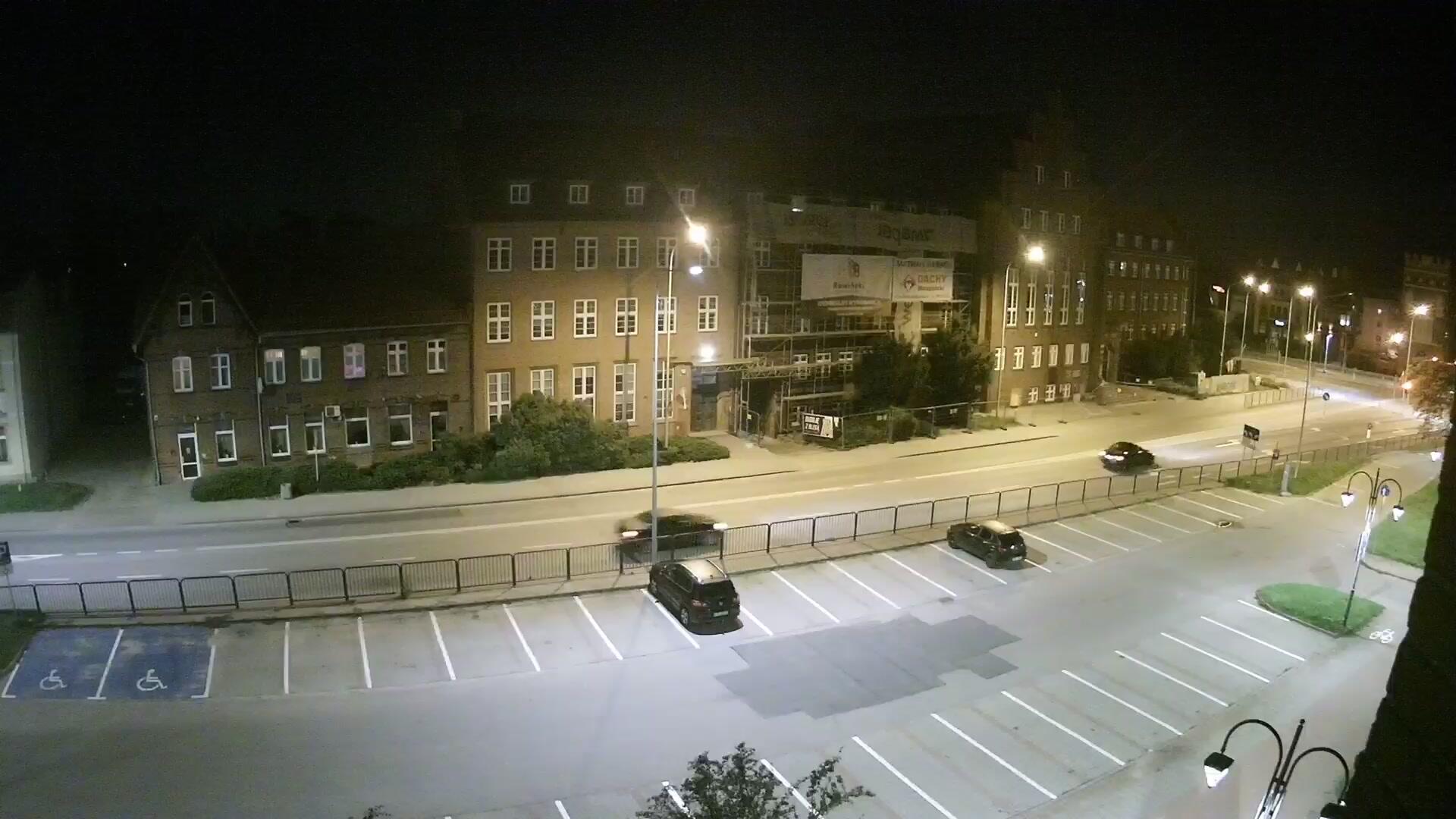 Podgląd: Plac Słowiański. Na żywo ze Starostwa Powiatowego w Malborku